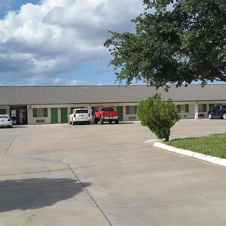 Garden Inn & Suites Hebbronville Экстерьер фото